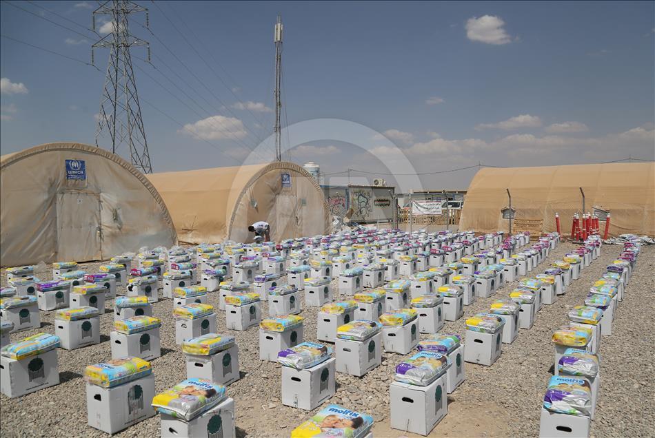 Türk Kızılayı ve Aziz Mahmud Hüdayi Vakfı'ndan Musullu sığınmacılara yardım
