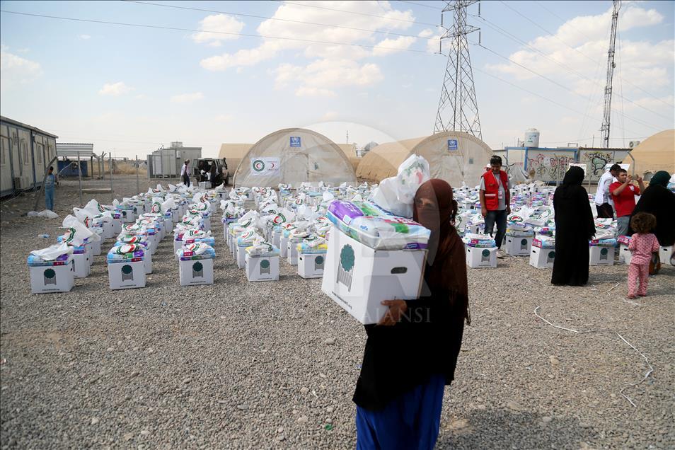 Türk Kızılayı ve Aziz Mahmud Hüdayi Vakfı'ndan Musullu sığınmacılara yardım

