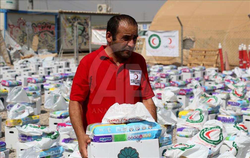 Türk Kızılayı ve Aziz Mahmud Hüdayi Vakfı'ndan Musullu sığınmacılara yardım
