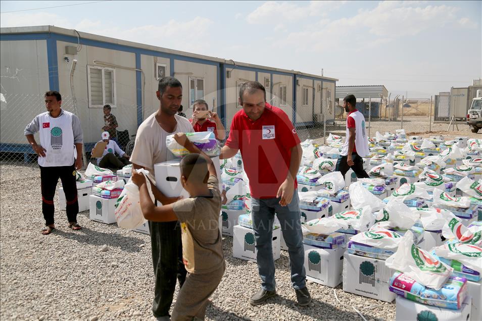 Türk Kızılayı ve Aziz Mahmud Hüdayi Vakfı'ndan Musullu sığınmacılara yardım
