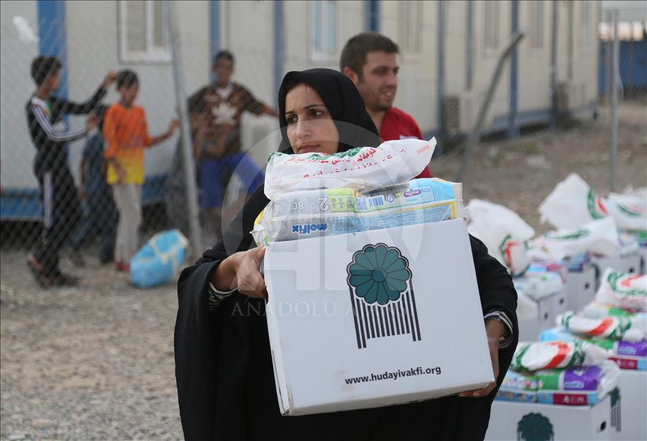 Türk Kızılayı ve Aziz Mahmud Hüdayi Vakfı'ndan Musullu sığınmacılara yardım
