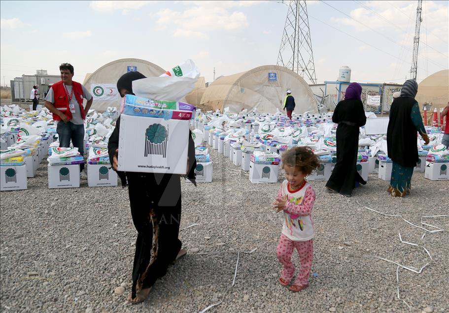 Türk Kızılayı ve Aziz Mahmud Hüdayi Vakfı'ndan Musullu sığınmacılara yardım
