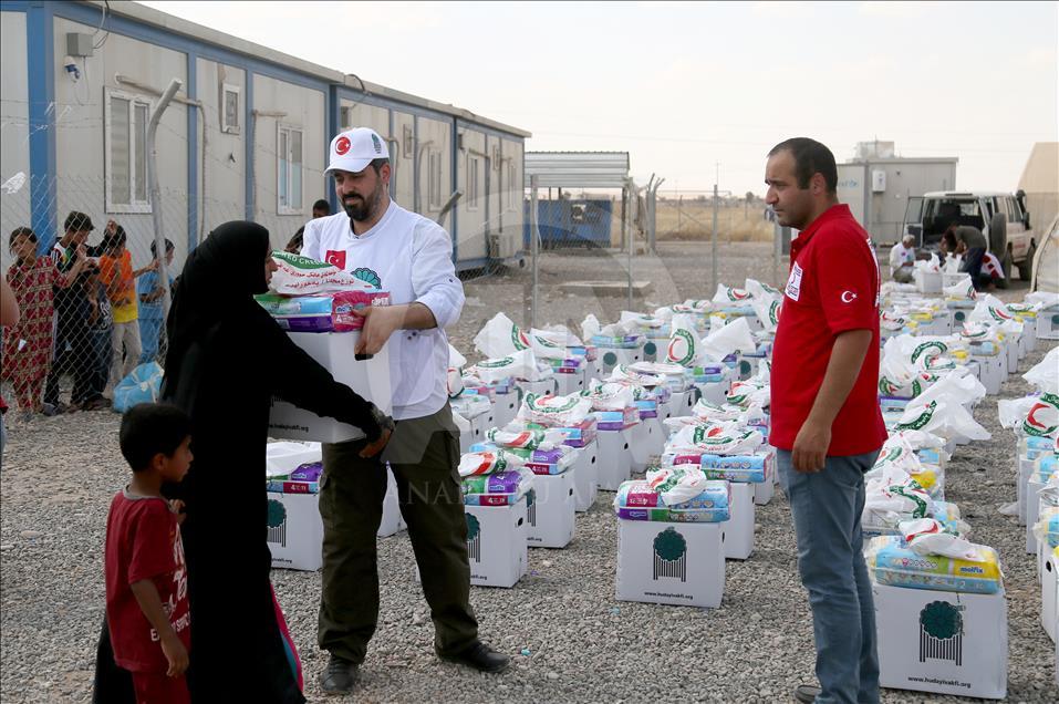 Türk Kızılayı ve Aziz Mahmud Hüdayi Vakfı'ndan Musullu sığınmacılara yardım
