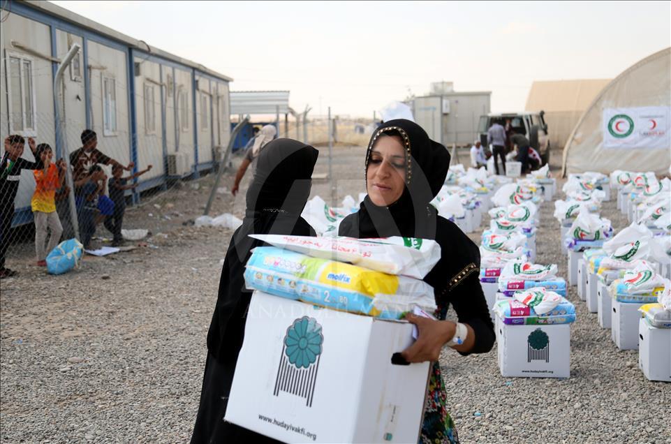 Türk Kızılayı ve Aziz Mahmud Hüdayi Vakfı'ndan Musullu sığınmacılara yardım
