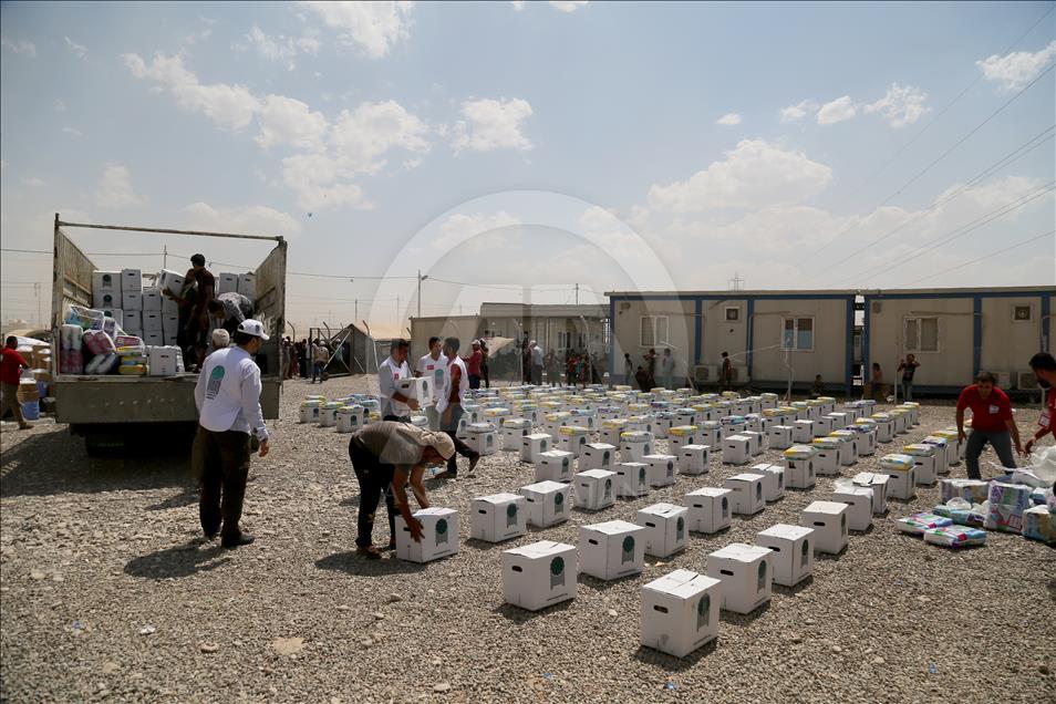 Türk Kızılayı ve Aziz Mahmud Hüdayi Vakfı'ndan Musullu sığınmacılara yardım
