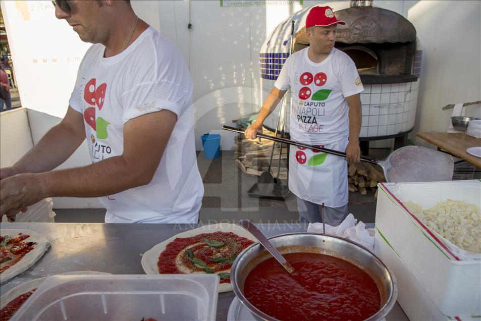 Napoli'de "Pizza Köyü" Festivali