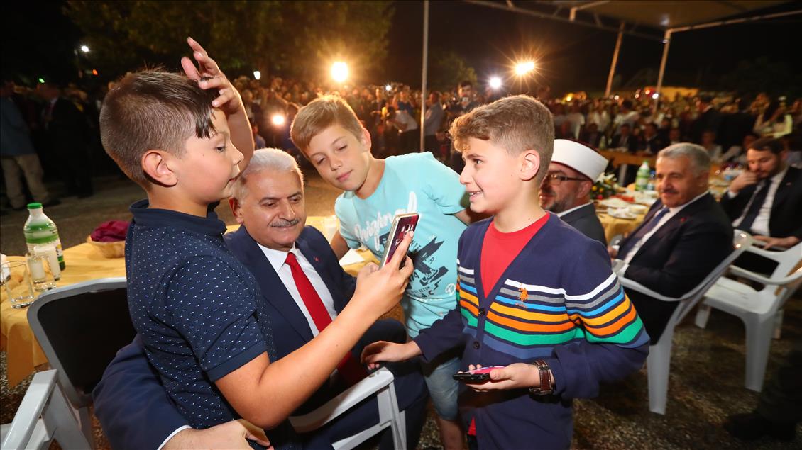 Turkish PM Yildirim meets Turks of Western Thrace in Greece