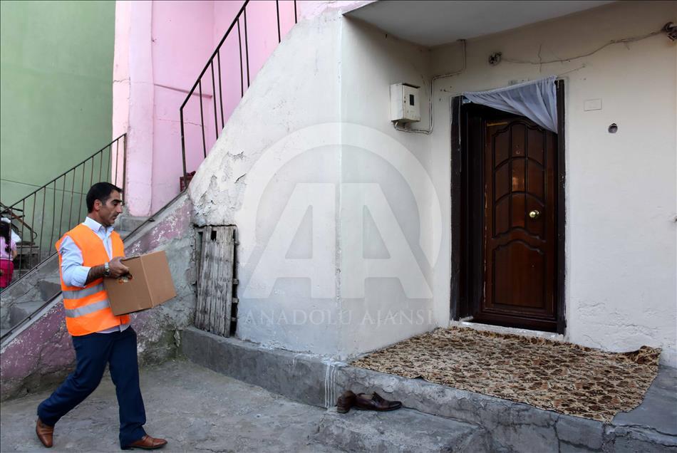 Sağ elin verdiğini sol el görmüyor