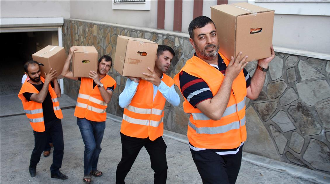 Sağ elin verdiğini sol el görmüyor