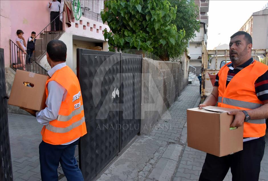 Sağ elin verdiğini sol el görmüyor