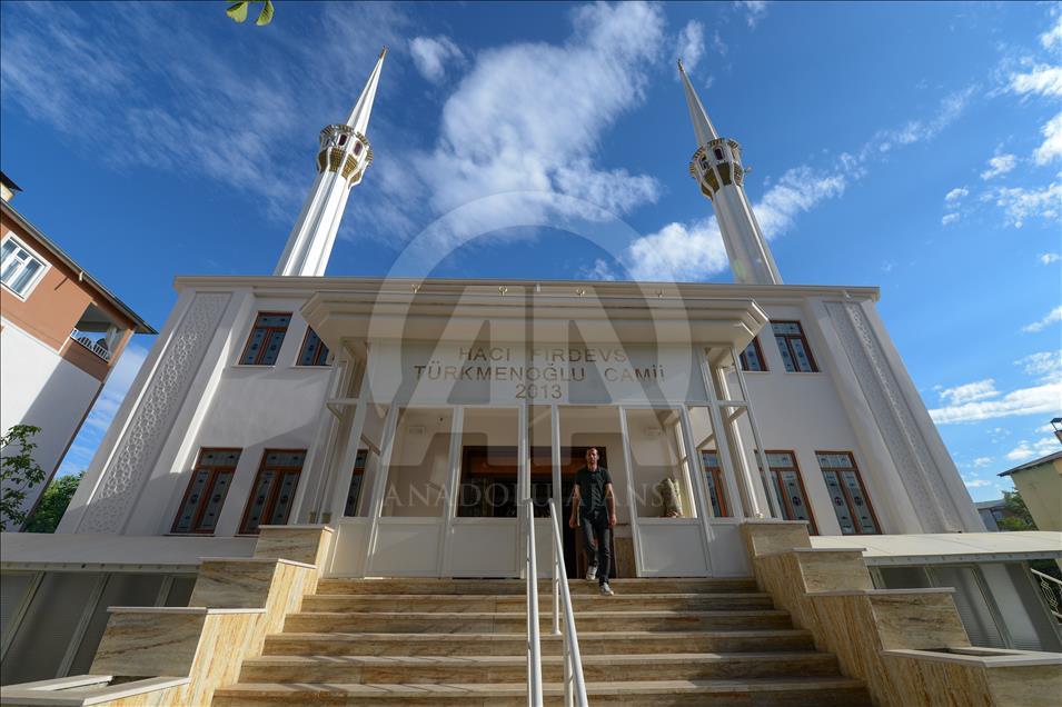 Üç mimariyi buluşturan cami