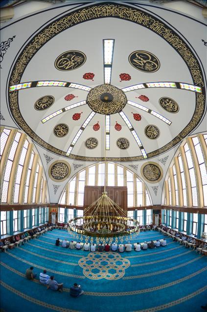 Üç mimariyi buluşturan cami