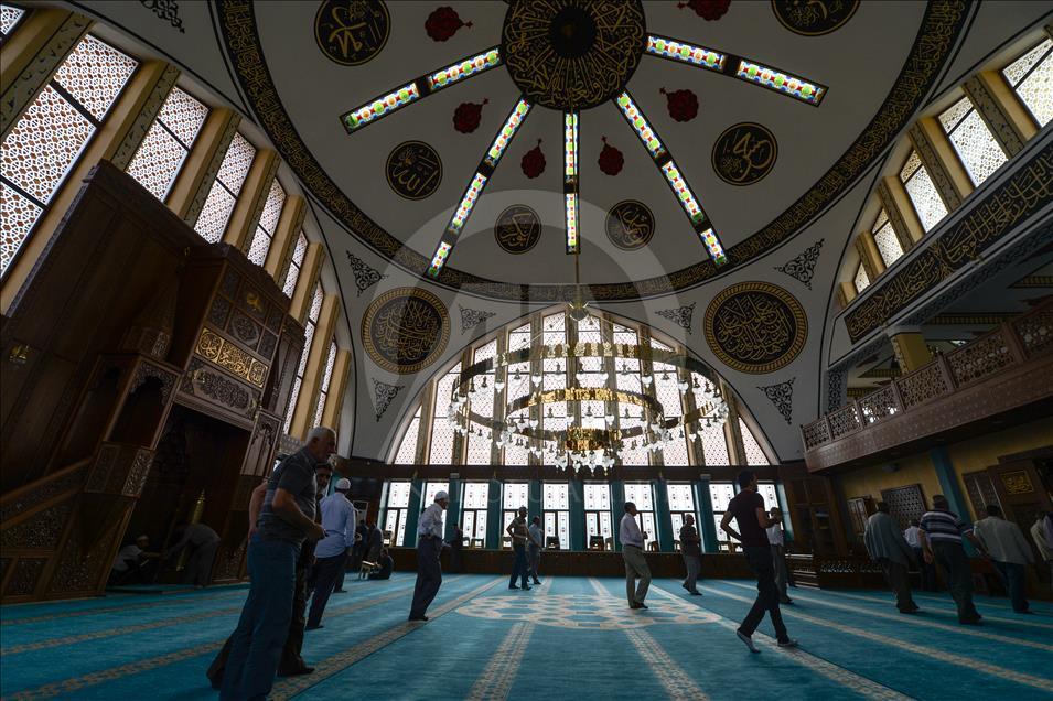 Üç mimariyi buluşturan cami