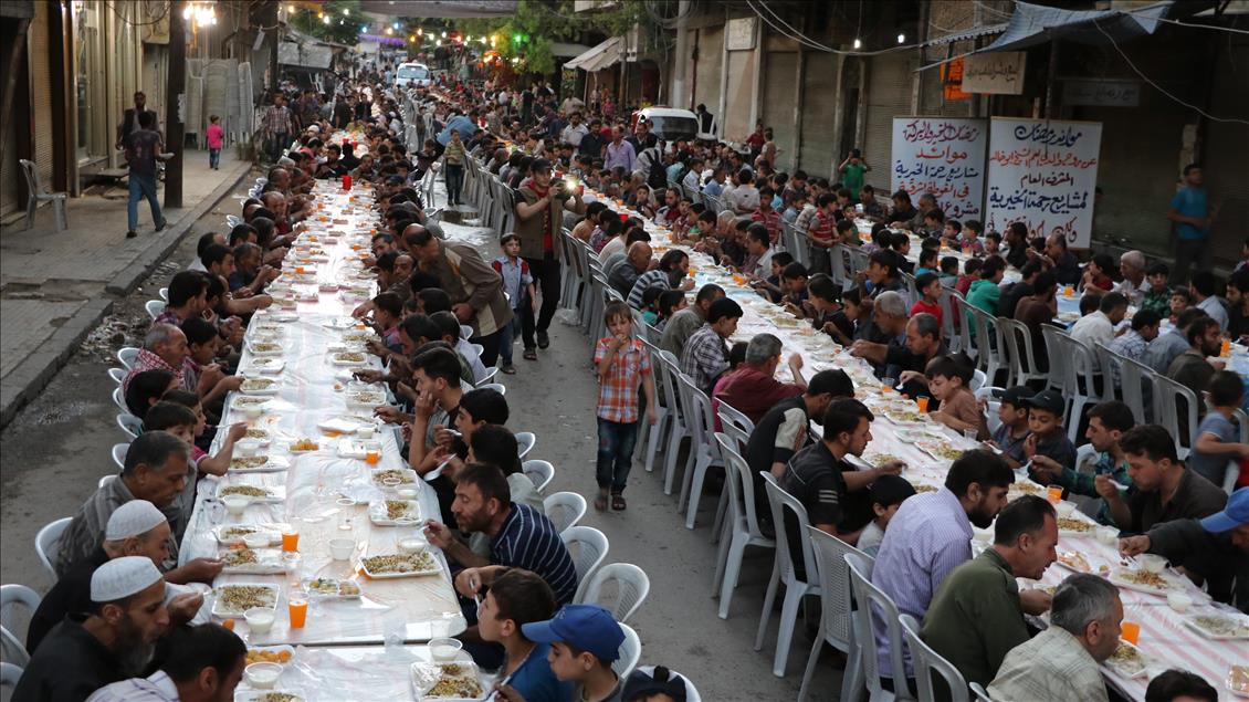 سفره افطاری دو هزار نفره در غوطه شرقی تحت محاصره رژیم اسد
