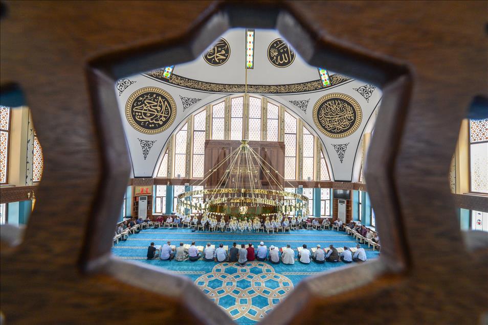 Üç mimariyi buluşturan cami