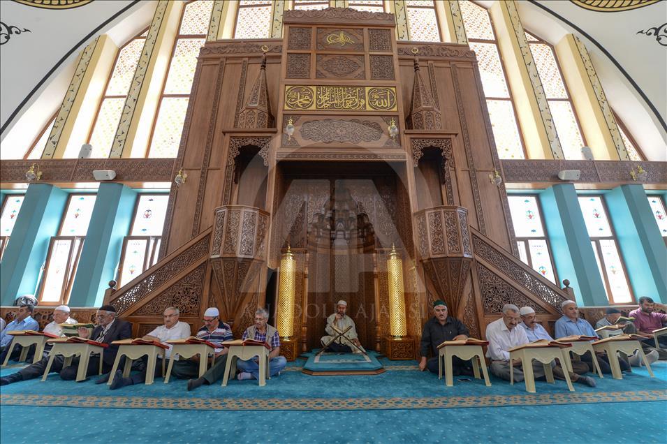 Üç mimariyi buluşturan cami