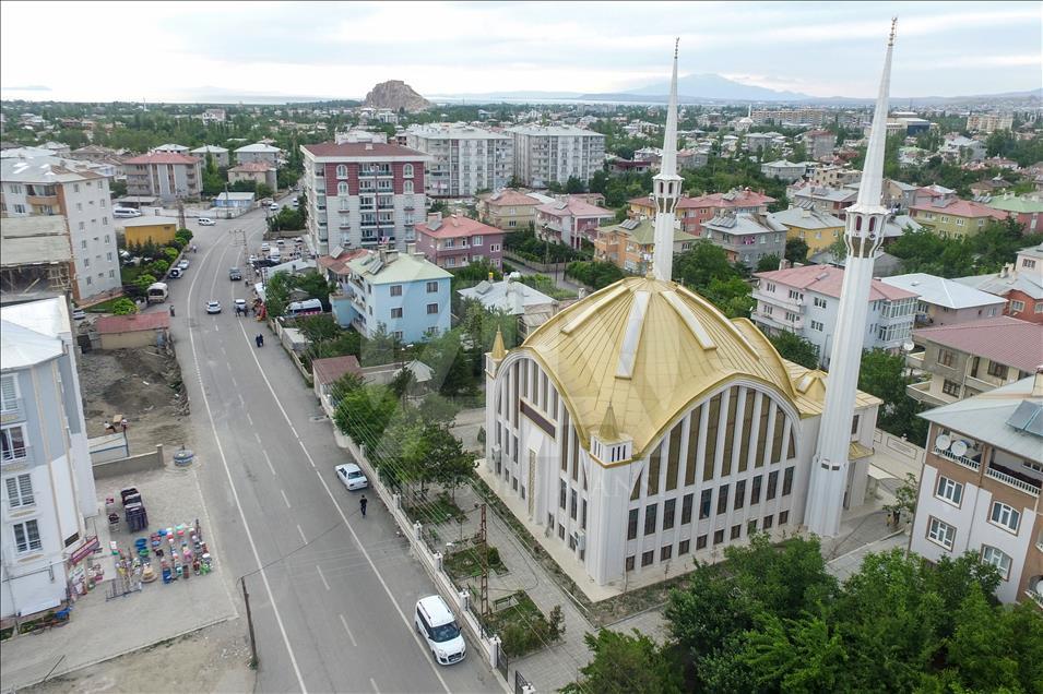Üç mimariyi buluşturan cami