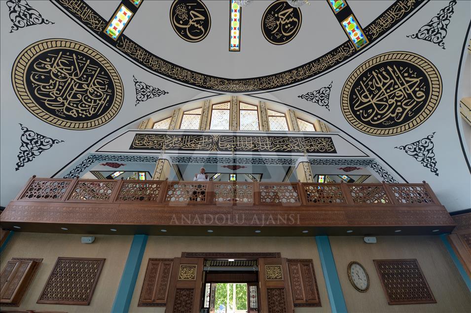 Üç mimariyi buluşturan cami