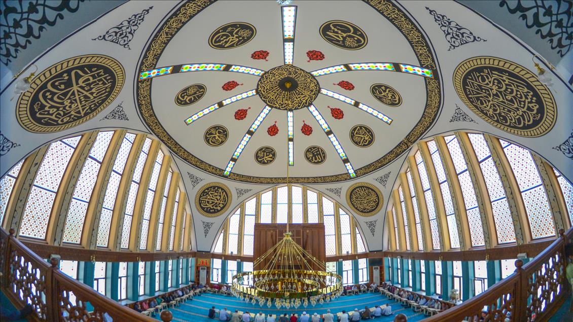 Üç mimariyi buluşturan cami