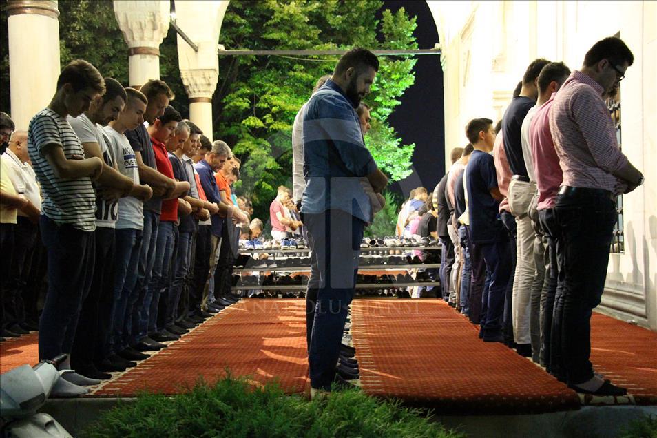 Në Maqedoni, Shqipëri dhe Kosovë falet namazi i Natës së Kadrit (Maqedoni)
