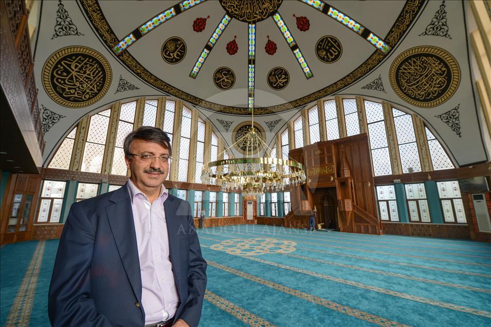 Üç mimariyi buluşturan cami