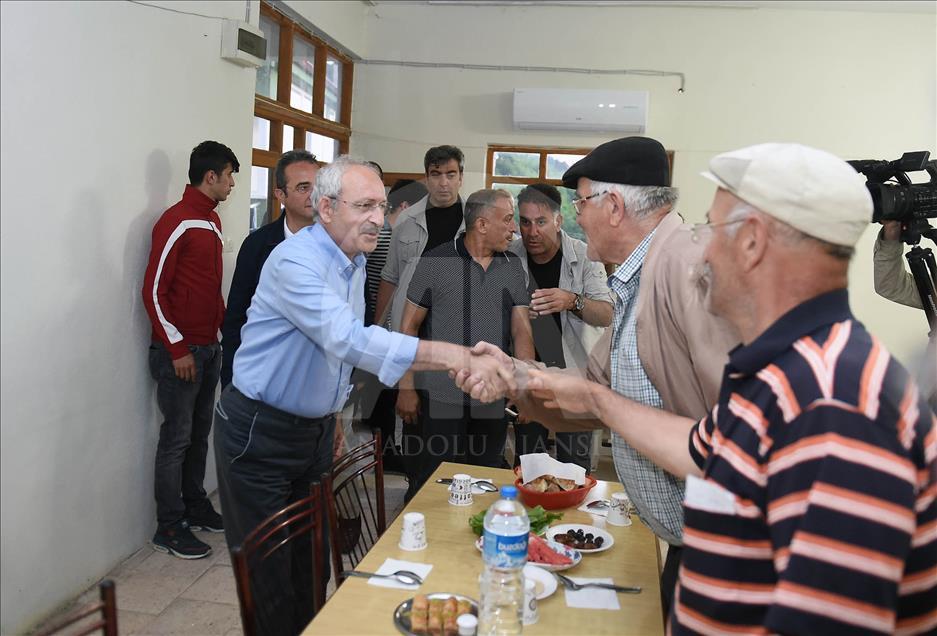 Kılıçdaroğlu, köy konağında iftar yaptı