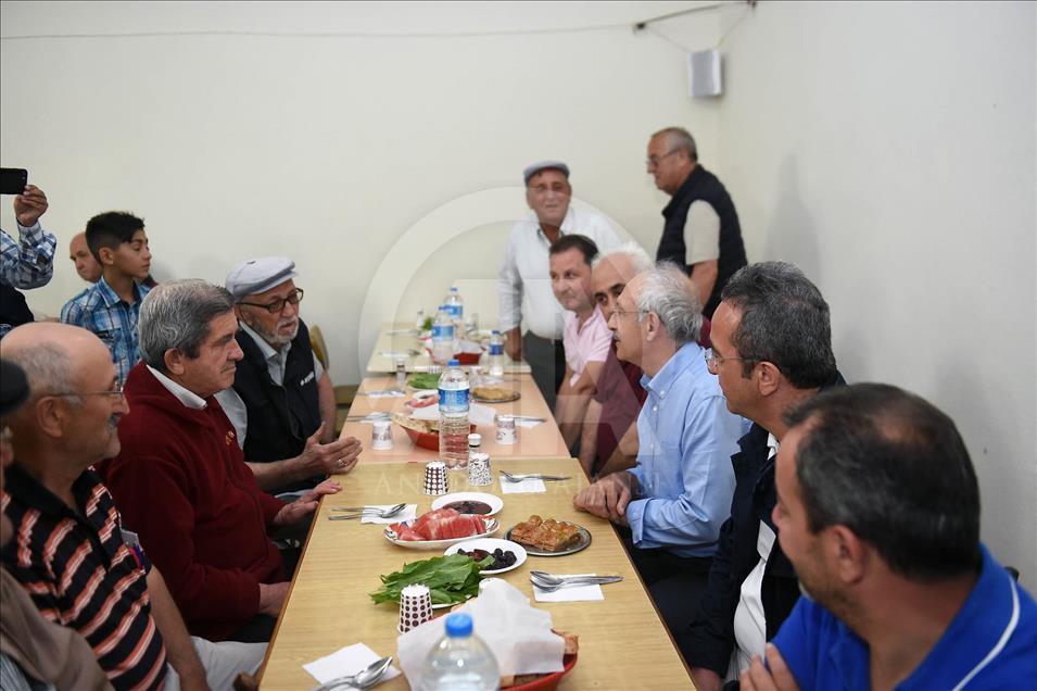 Kılıçdaroğlu, köy konağında iftar yaptı