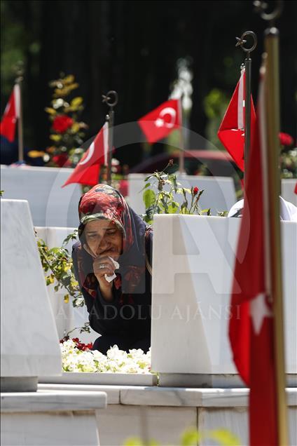 Şehitlikte bayram arifesi