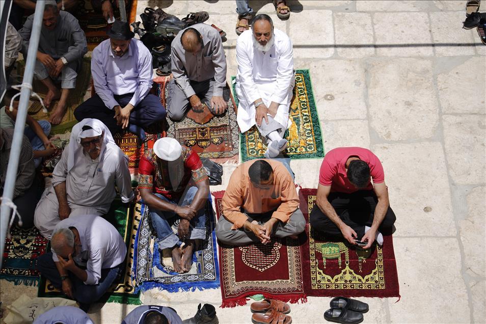 Al-Quds : 150 mille  fidèles à la dernière Grande prière hebdomadaire du Ramadan 
