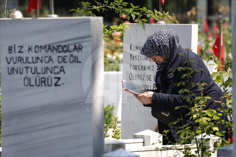 Şehitlikte bayram arifesi