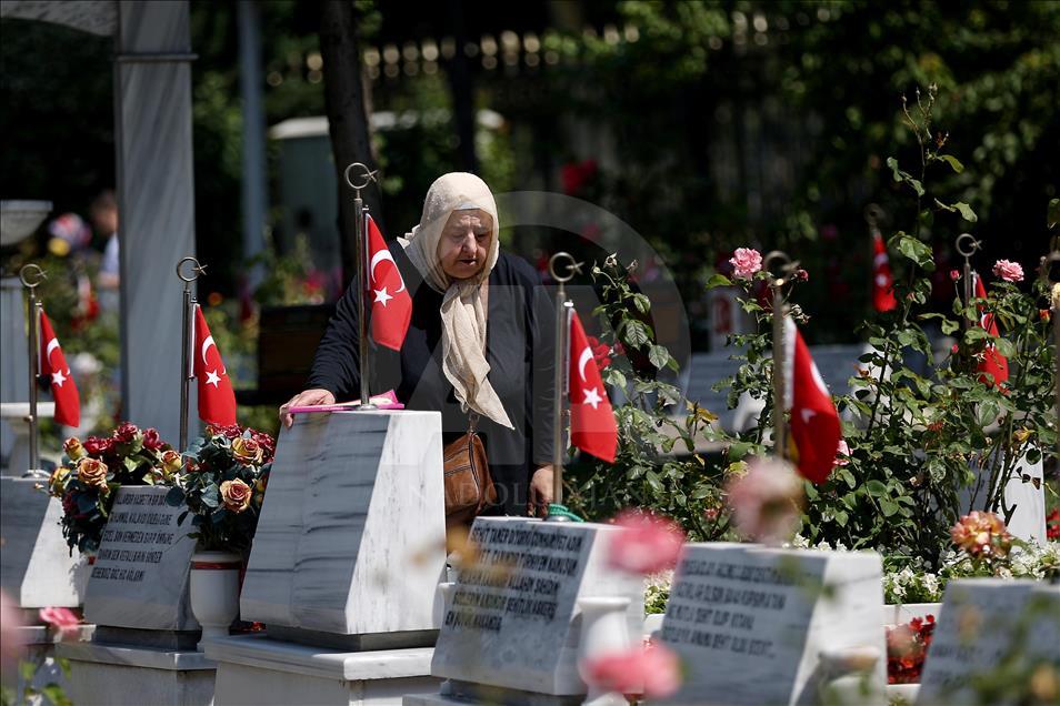 Şehitlikte bayram arifesi