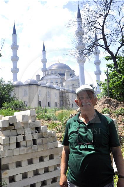 Orta Asya’nın en büyük camisi Kırgızistan’da tamamland