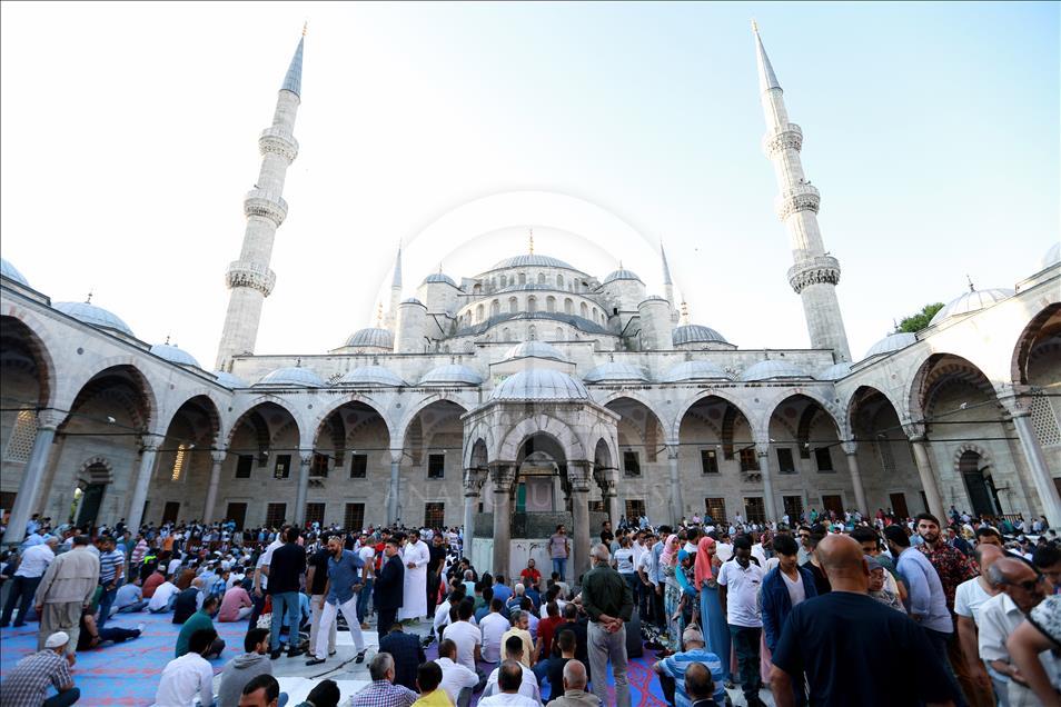 برگزاری نماز عید فطر در استانبول 