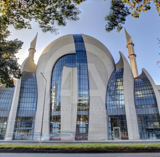 Köln Merkez Camisine "Müslüman-Türk" damgası