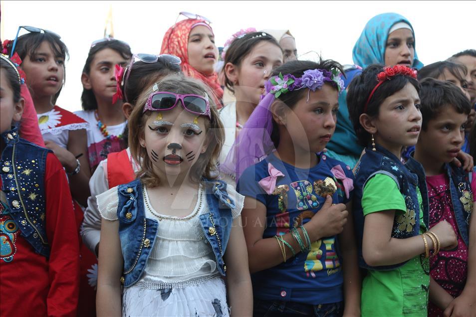 برگزاری مراسم سرگرمی برای کودکان سوری توسط بنیاد ترکیه‌ای