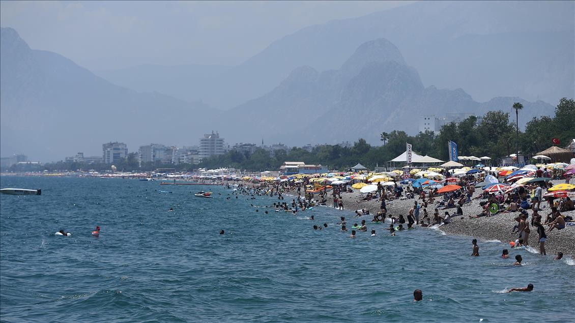 Antalya'da vatandaşların bayram tatili keyfi