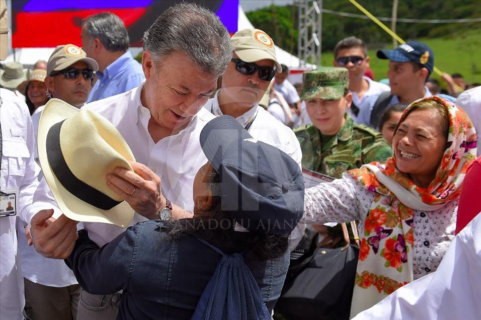 Colombian FARC hands over final batch of weapons