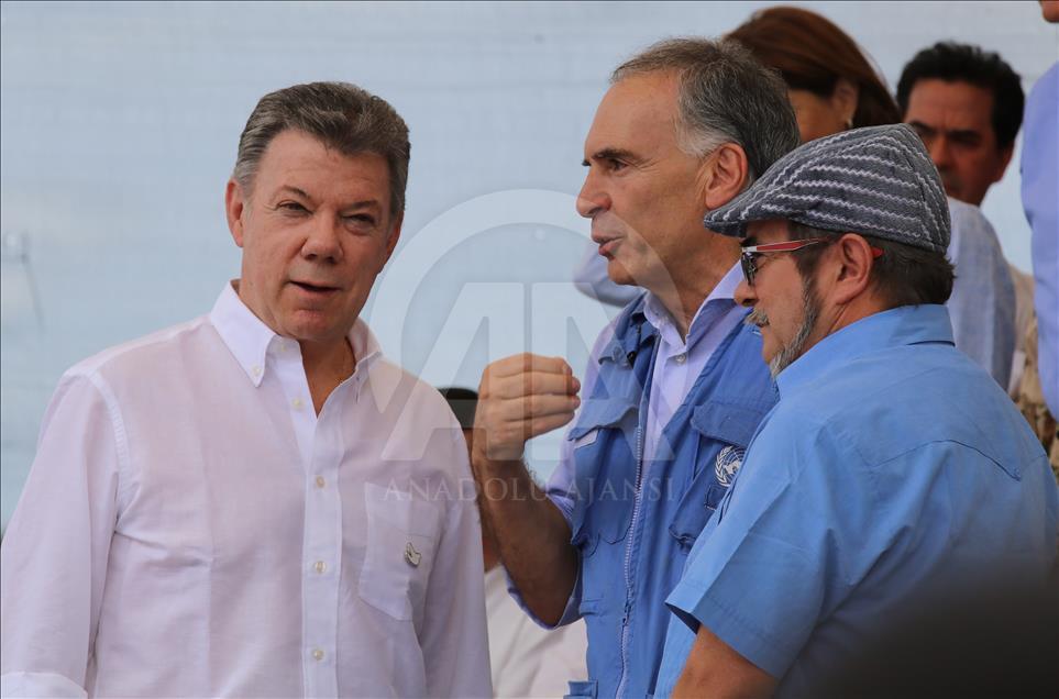 Colombian FARC hands over final batch of weapons