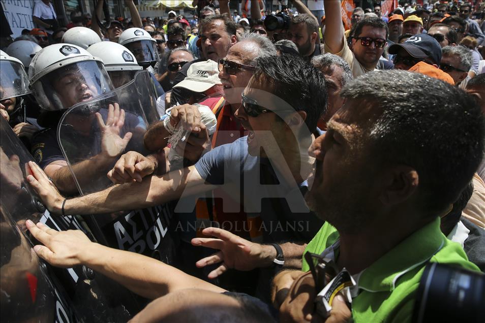 Municipal workers rally in Athens