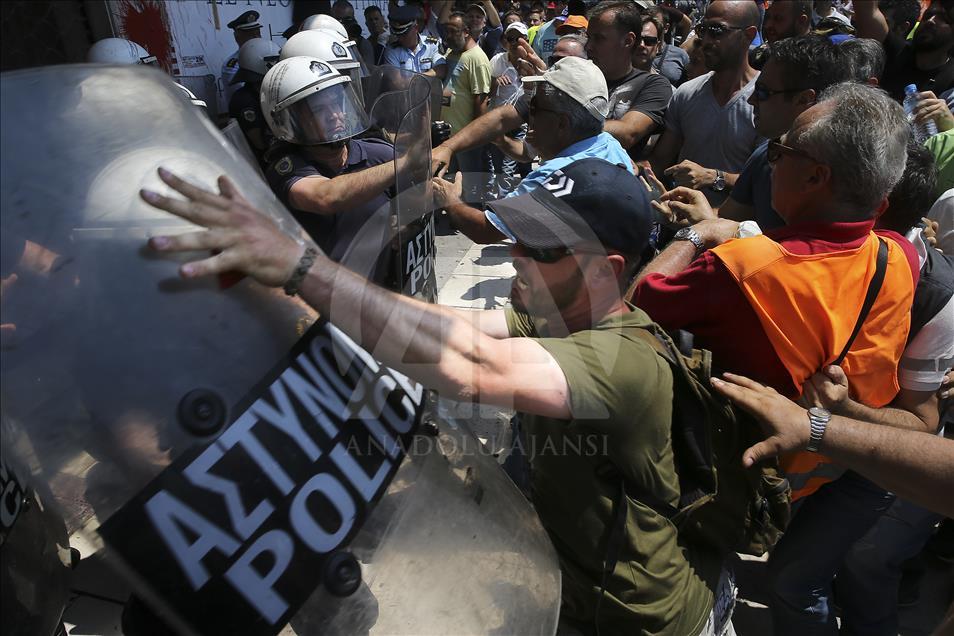 Municipal workers rally in Athens