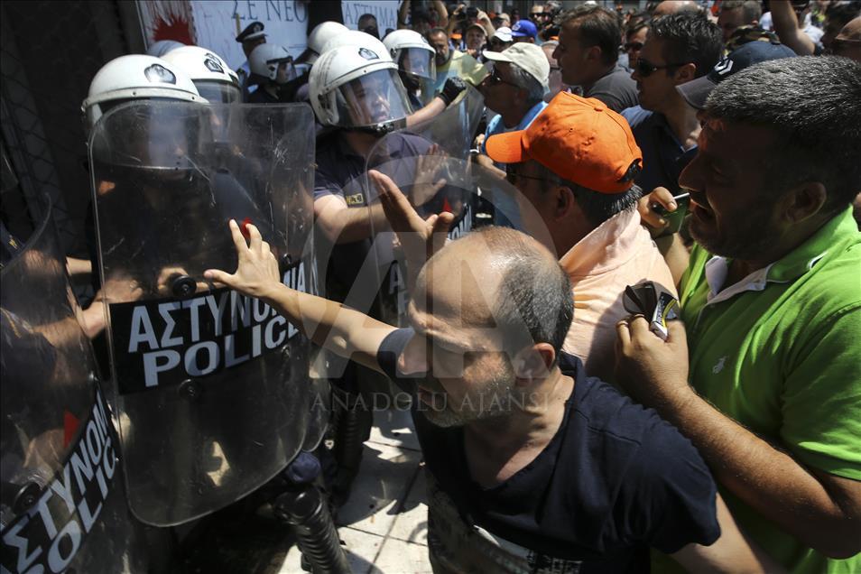 Municipal workers rally in Athens