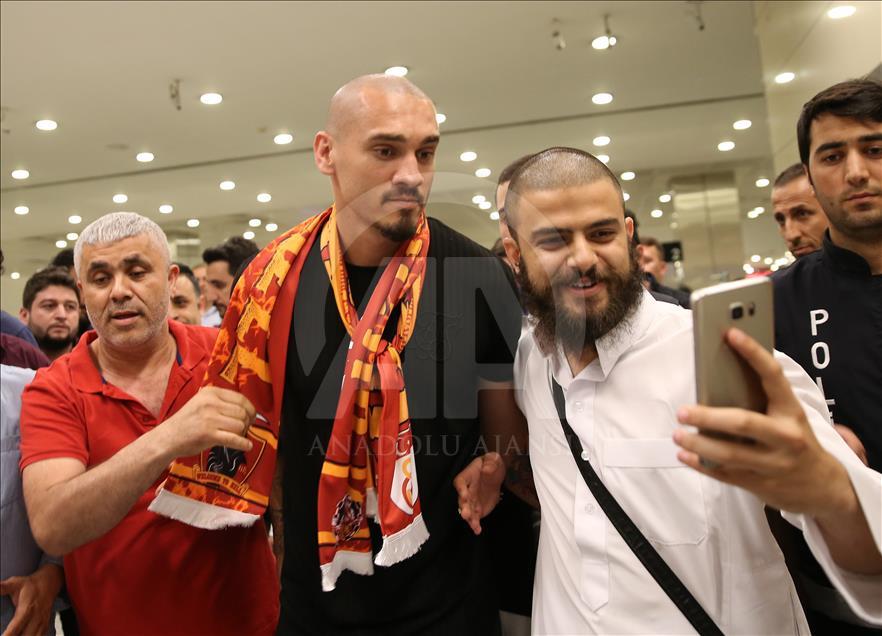 Maicon İstanbul'a geldi