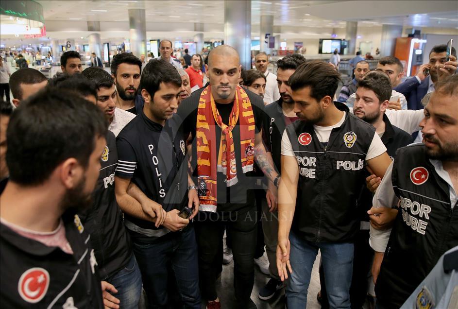 Maicon İstanbul'a geldi