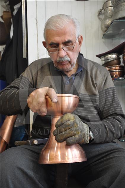 Üç kuşak bir arada bakırcılık yapıyor