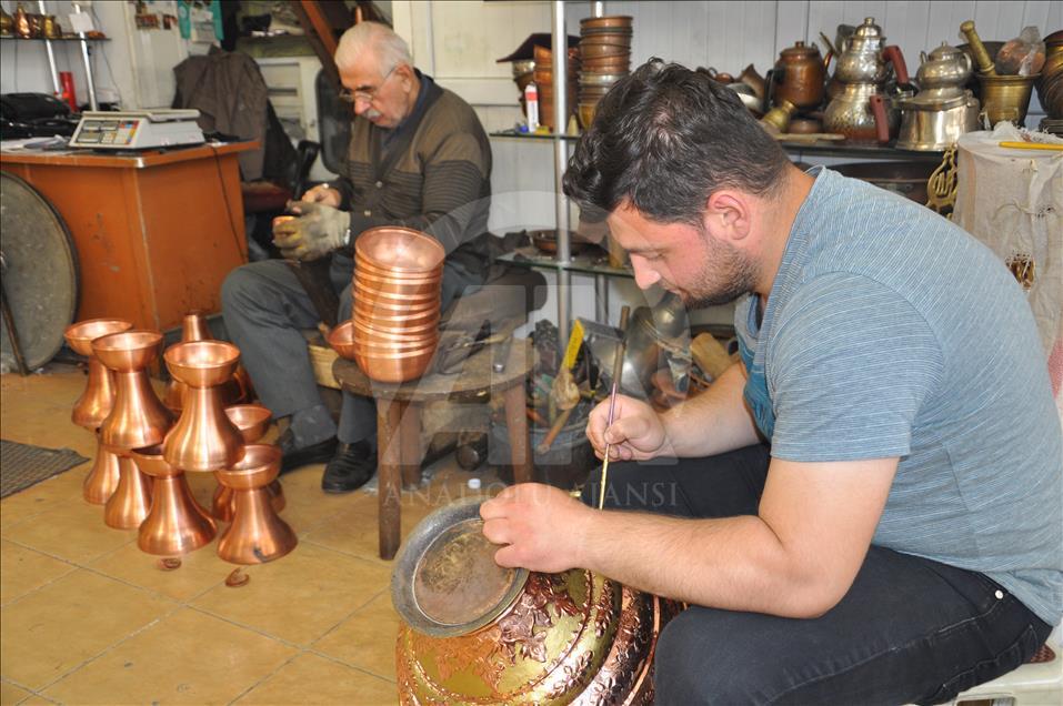 Üç kuşak bir arada bakırcılık yapıyor