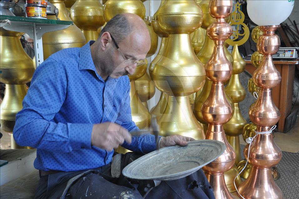 Üç kuşak bir arada bakırcılık yapıyor