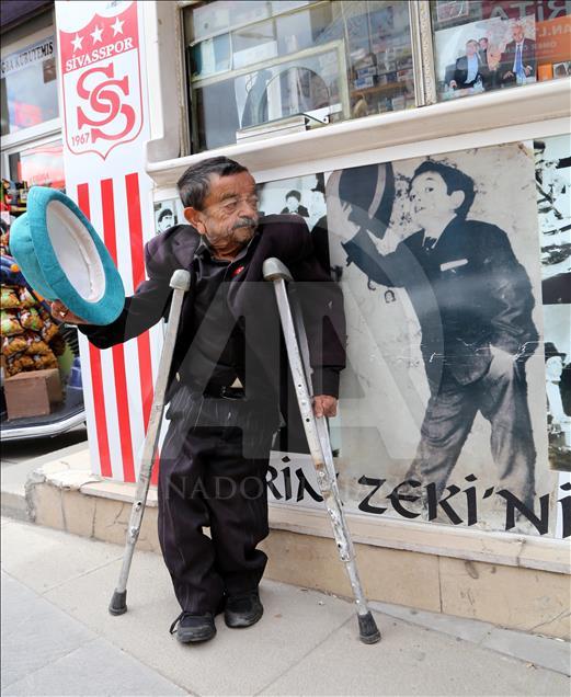 Bitirim Zeki"nin iki metrekarelik büfede geçen ömrü