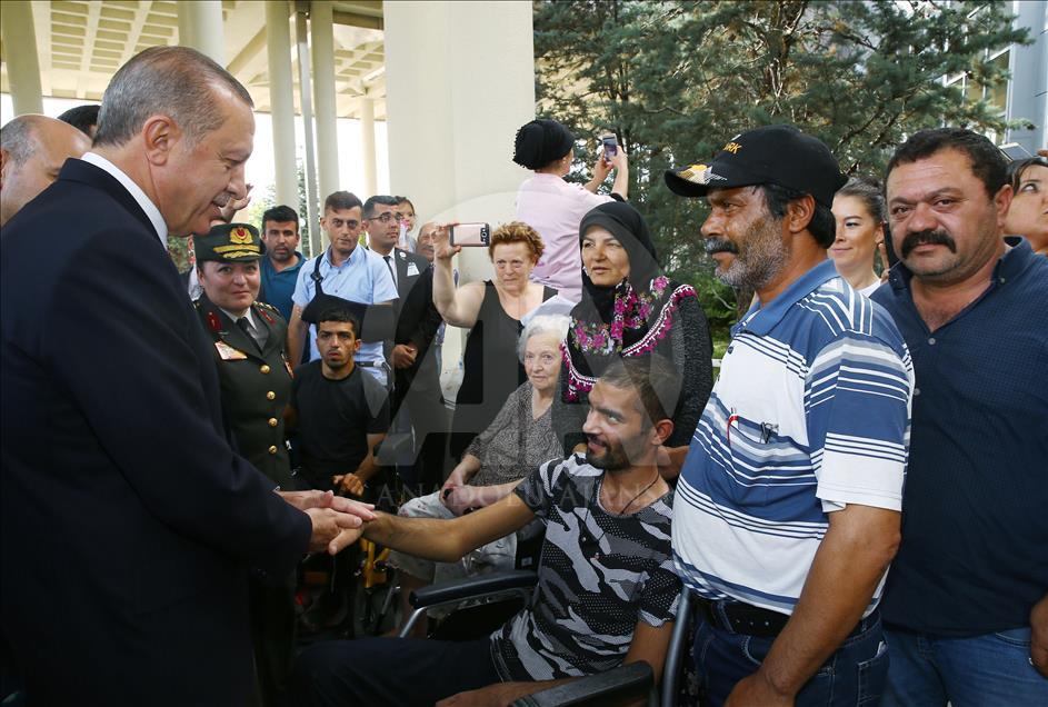 Cumhurbaşkanı Erdoğan'dan gazilere moral ziyareti