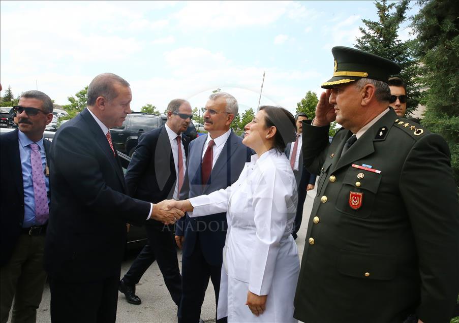 Cumhurbaşkanı Erdoğan'dan gazilere moral ziyareti
