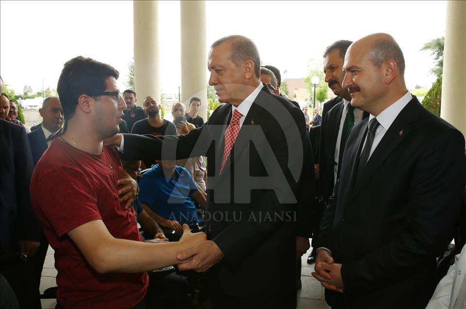 Cumhurbaşkanı Erdoğan'dan gazilere moral ziyareti